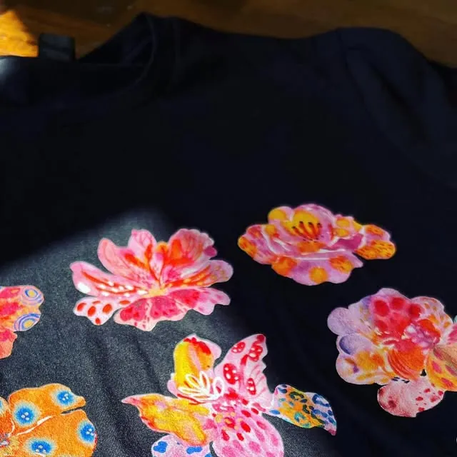 Flower pattern T-shirt